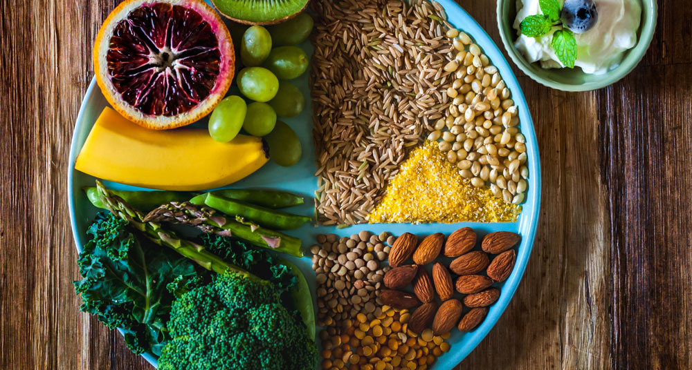 balanced plate of fruit and grains for Ramadan