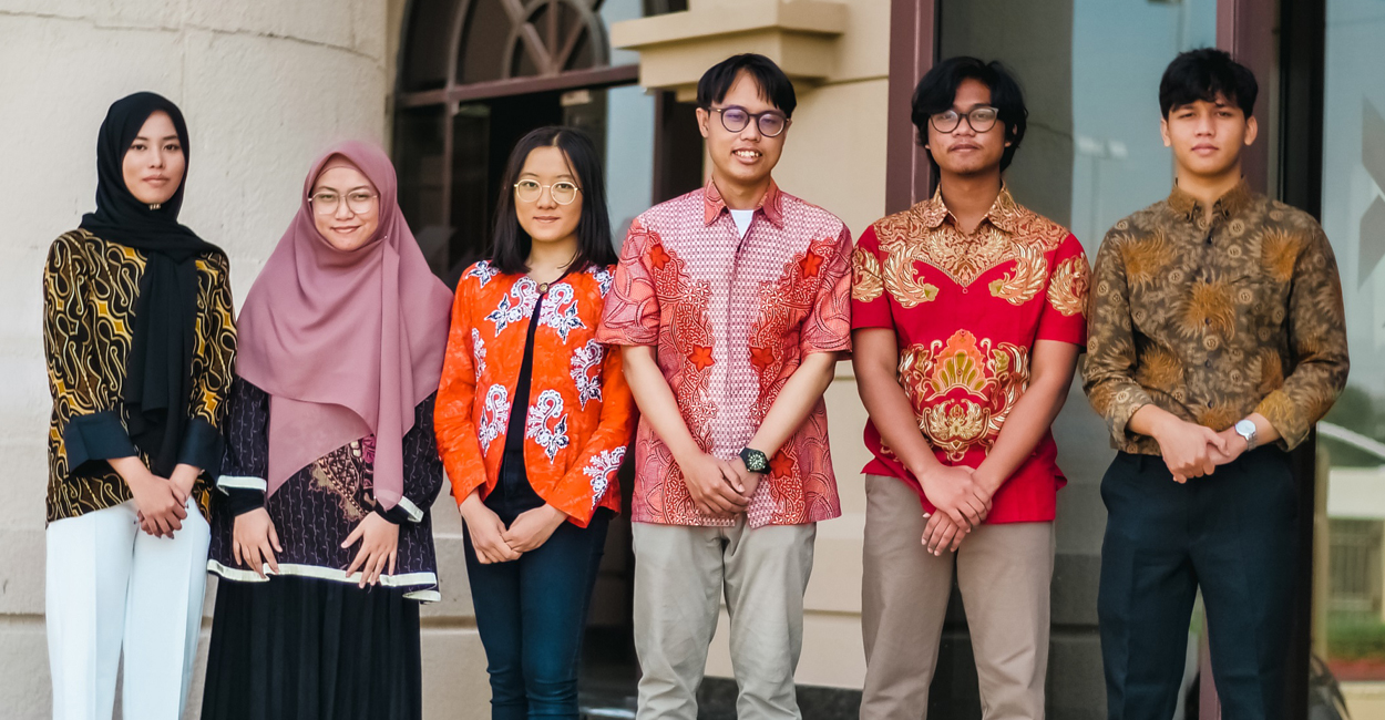 1250 x 650 Indonesian Students