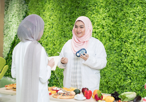 طالبات جامعة أبوظبي في علوم التغذية و الحميات